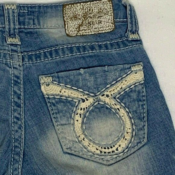 Big Star Liv Denim Bermuda Shorts 26R Med Wash Distressed Cut Off Crochet Pocket - Picture 7 of 8